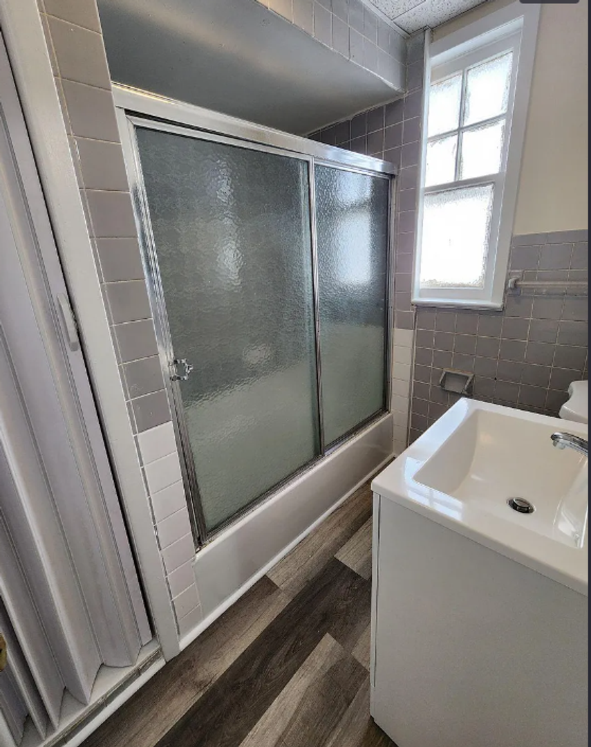 Elizabeth Apartment: 668 Clarkson Ave