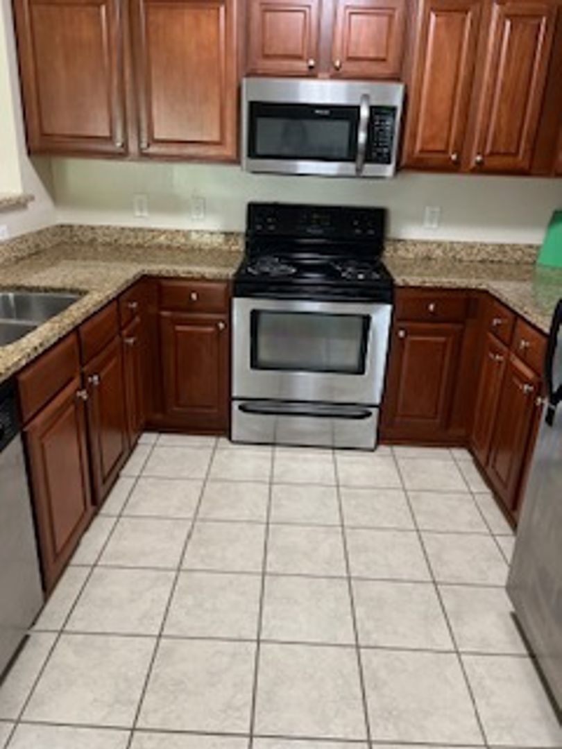 Jacksonville Apartment: 190 Valencia Drive