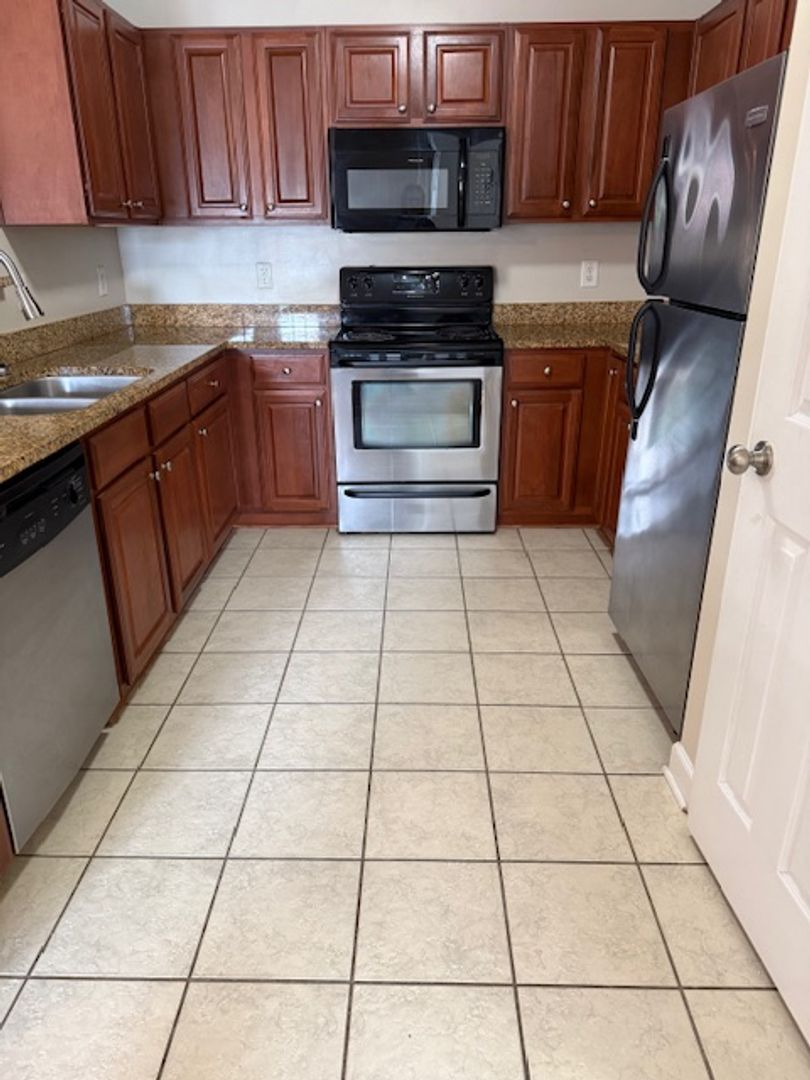 Jacksonville Apartment: 190 Valencia Drive