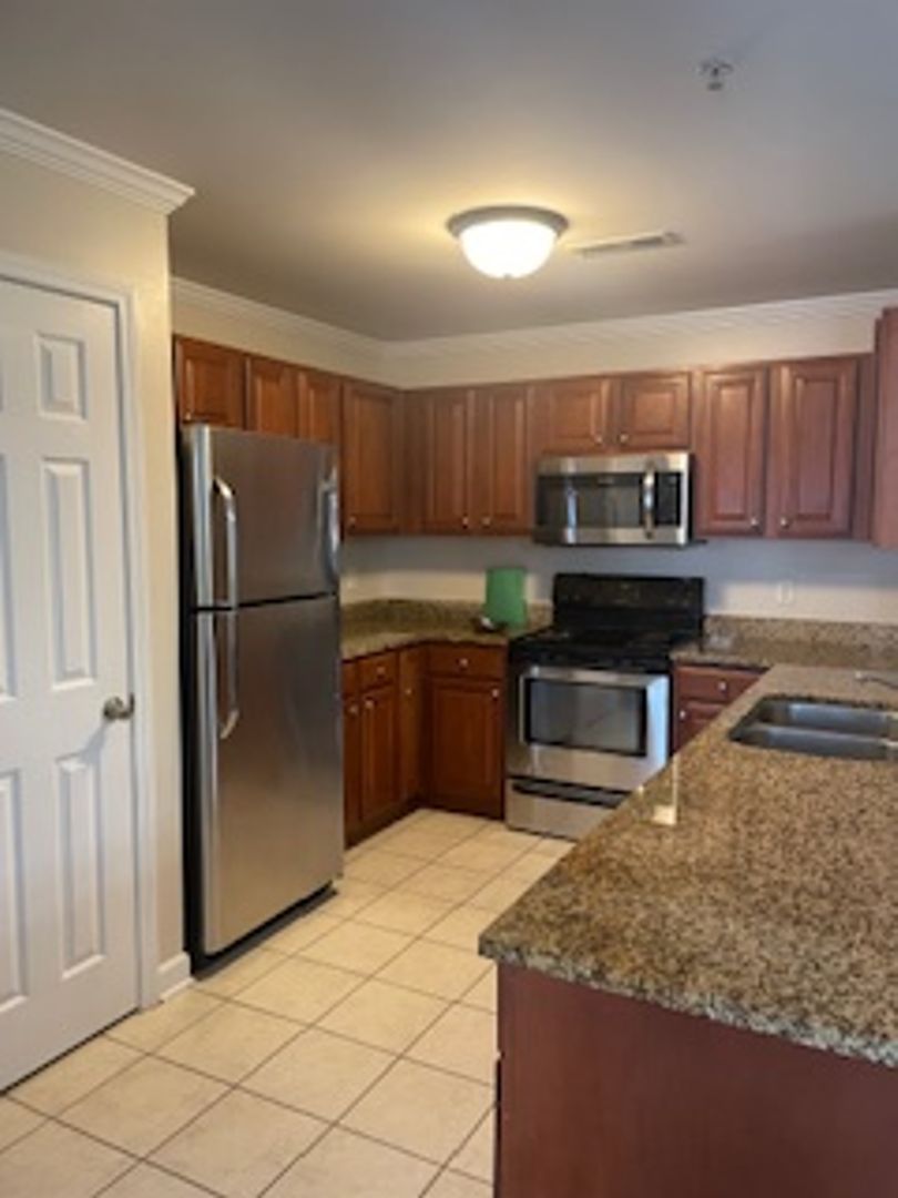 Jacksonville Apartment: 190 Valencia Drive