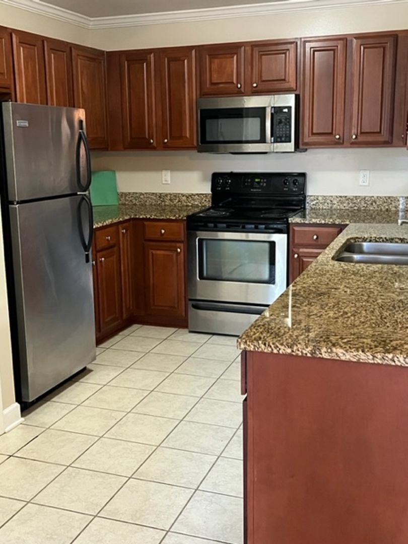 Jacksonville Apartment: 190 Valencia Drive