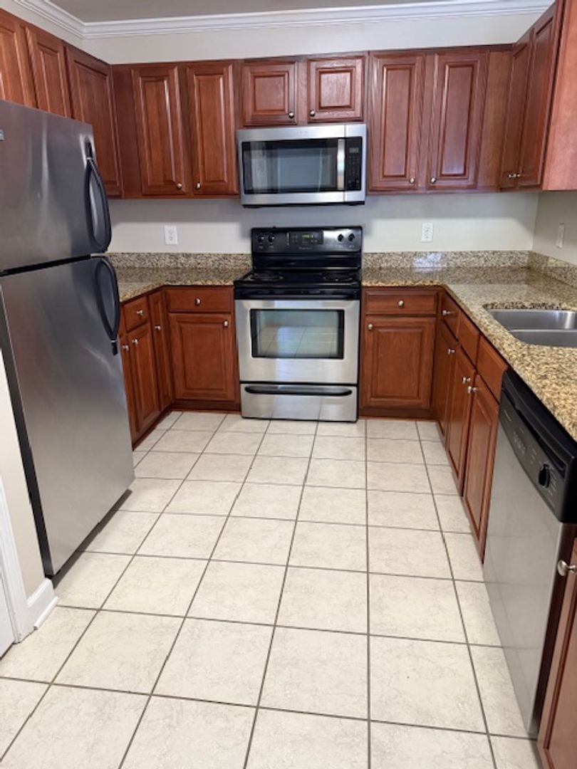 Jacksonville Apartment: 190 Valencia Drive