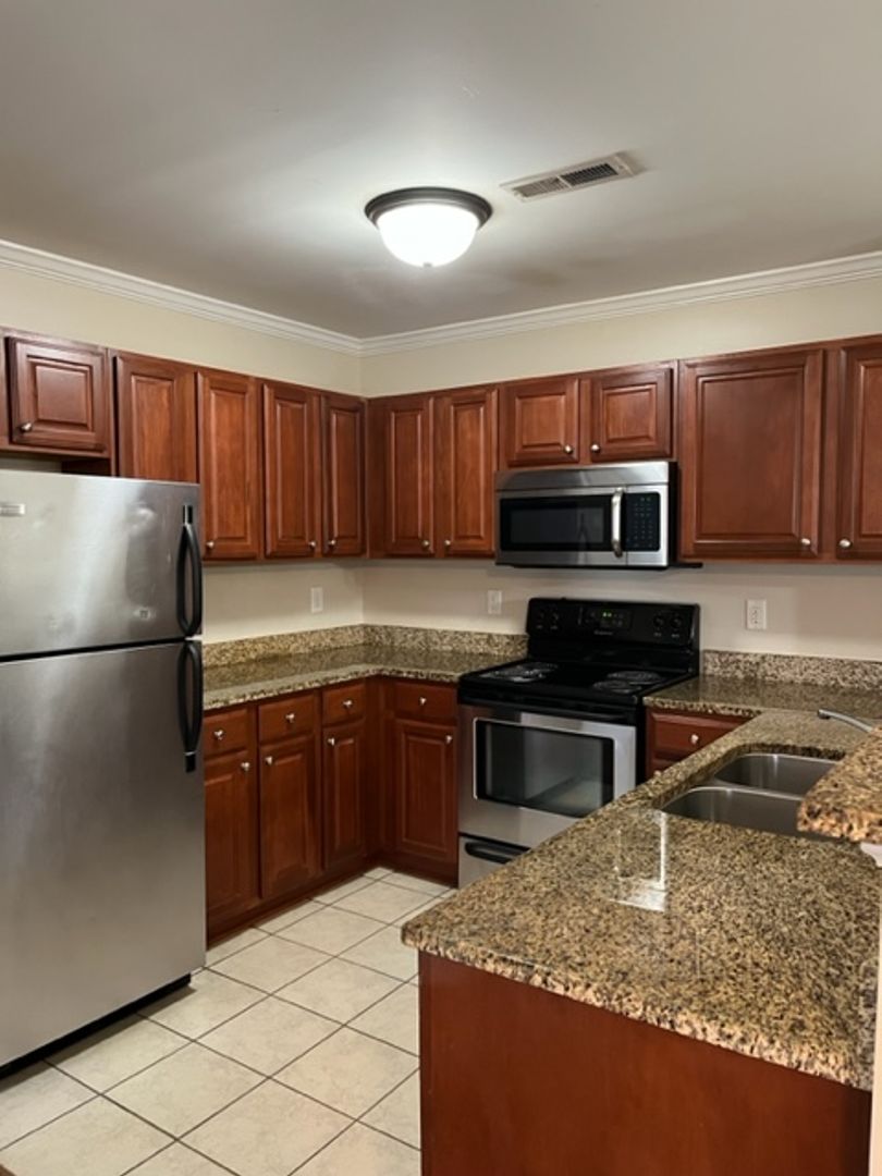 Jacksonville Apartment: 190 Valencia Drive