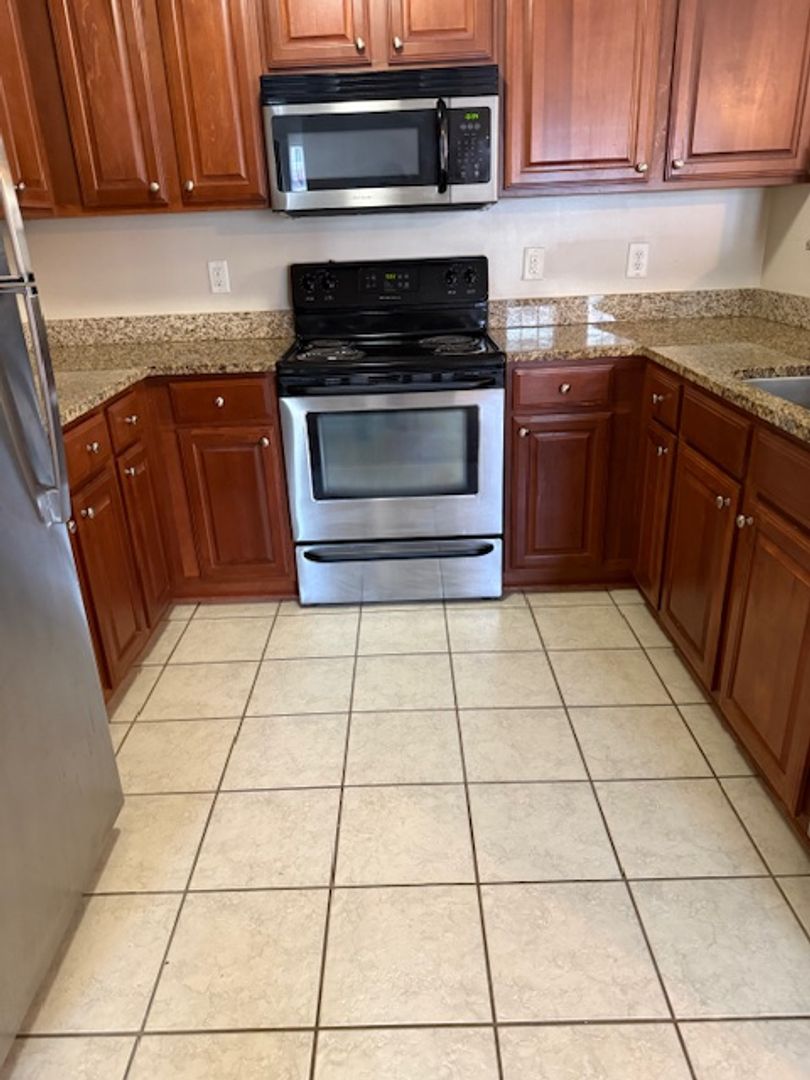 Jacksonville Apartment: 190 Valencia Drive