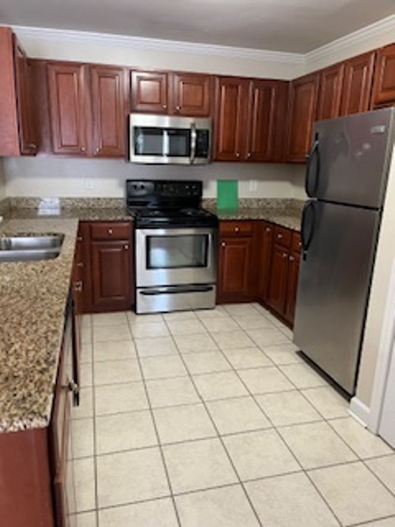 Jacksonville Apartment: 190 Valencia Drive