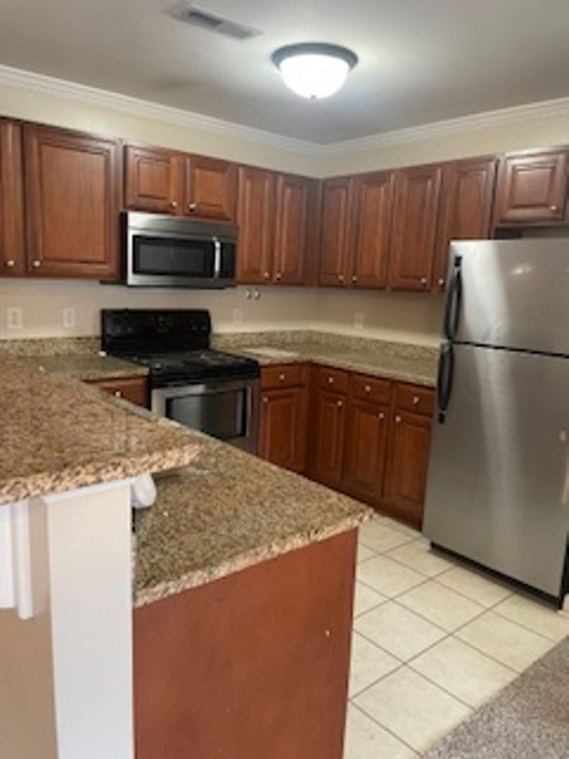 Jacksonville Apartment: 190 Valencia Drive