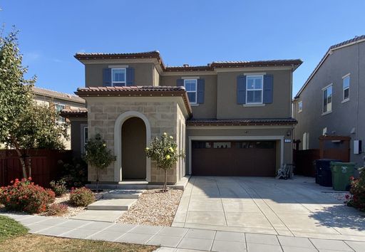 Modern & Convenient Home in a Prime Mountain House Location! – photo 1