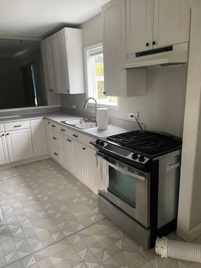 Seattle House: 805 SW 124th Street
