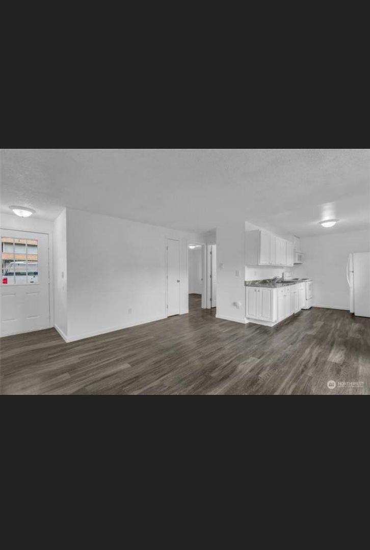 Kent Apartment: 2701 S 257th Place