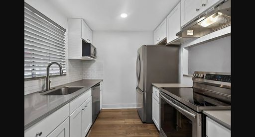 Cute and spacious townhouse avaialble for Rent!!! – photo 1