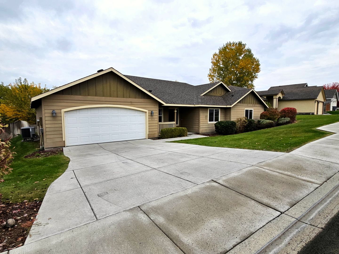 Richland House: 474 Charbonneau Dr