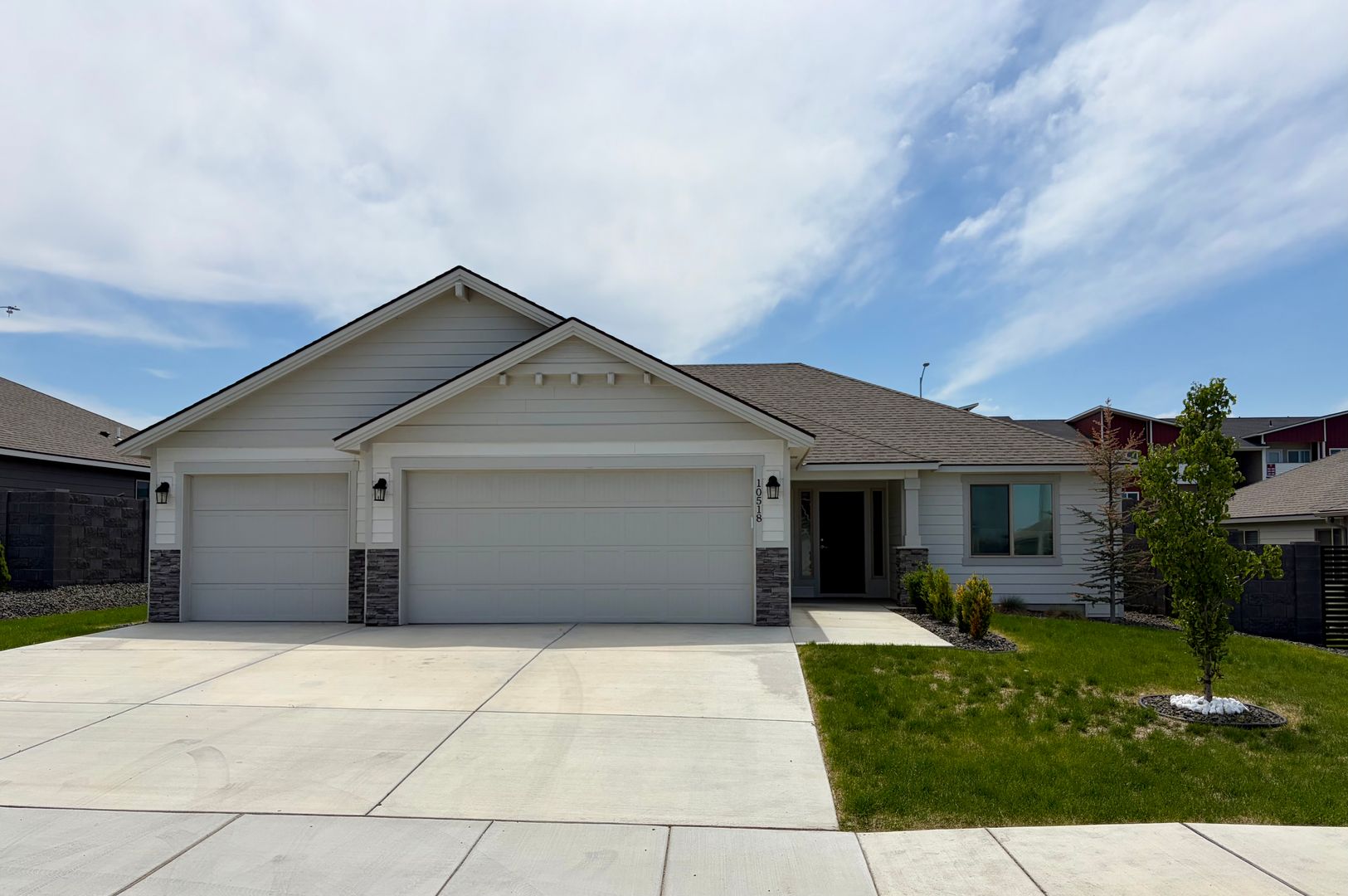 Pasco House: 10518 Chinook Dr