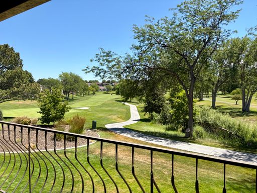 Golf Course Views! 2 bed, 2 ba with Balcony! – photo 1