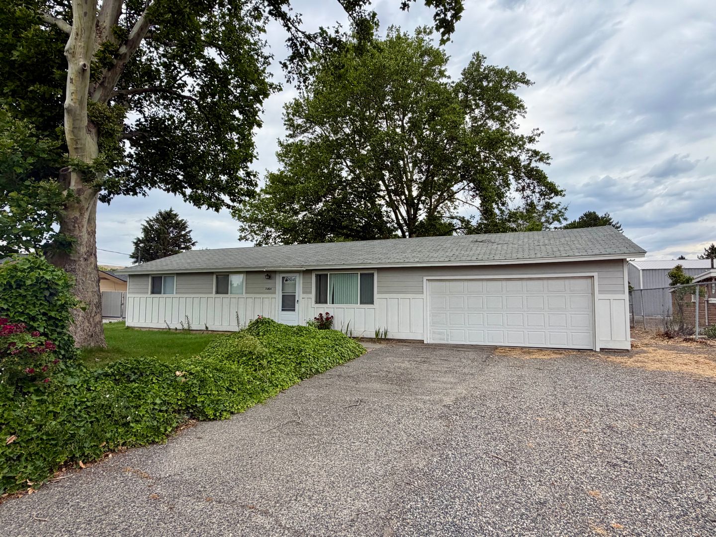 Kennewick House: 3804 S Cascade St