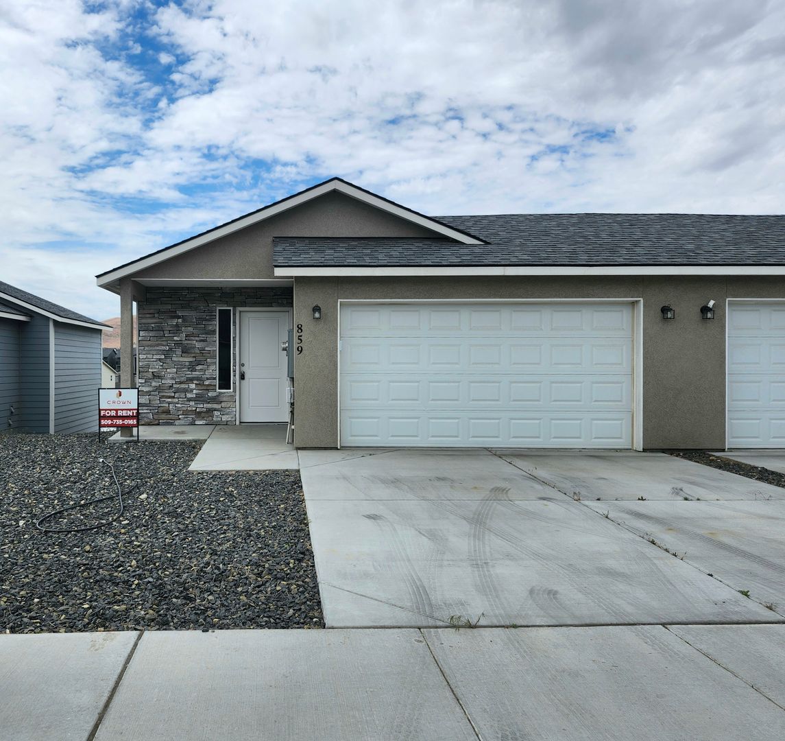 West Richland House: 859 Duke Lane