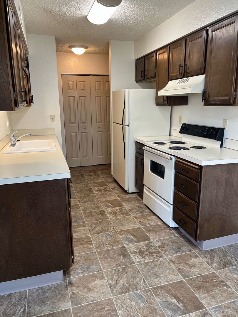 Kennewick Apartment: 3400 W 1st Place