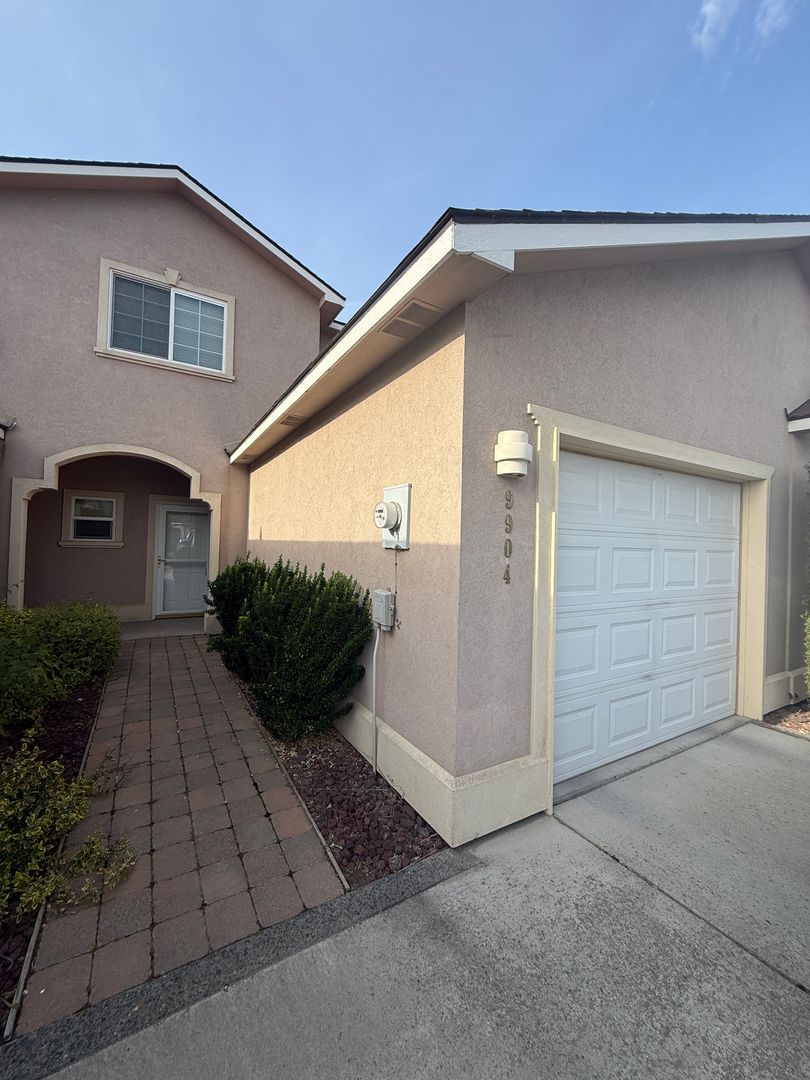Pasco House: 9904 Mia Lane