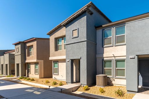 Modern 3-Bedroom Townhome with Community Pool – photo 1