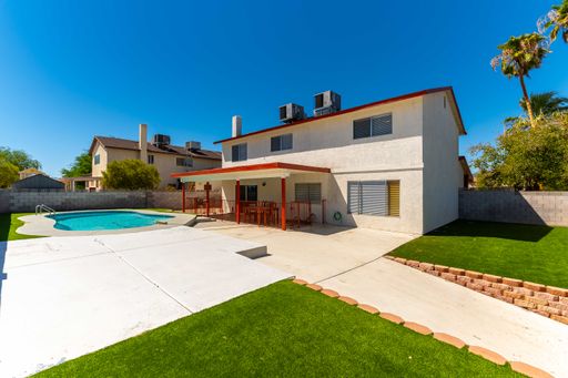 Spacious 4-Bedroom Home with Private Pool & 3-Car Garage – photo 1