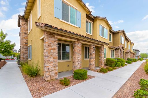 Modern 3BR Henderson Townhome in a Gated Community with Pool – photo 1