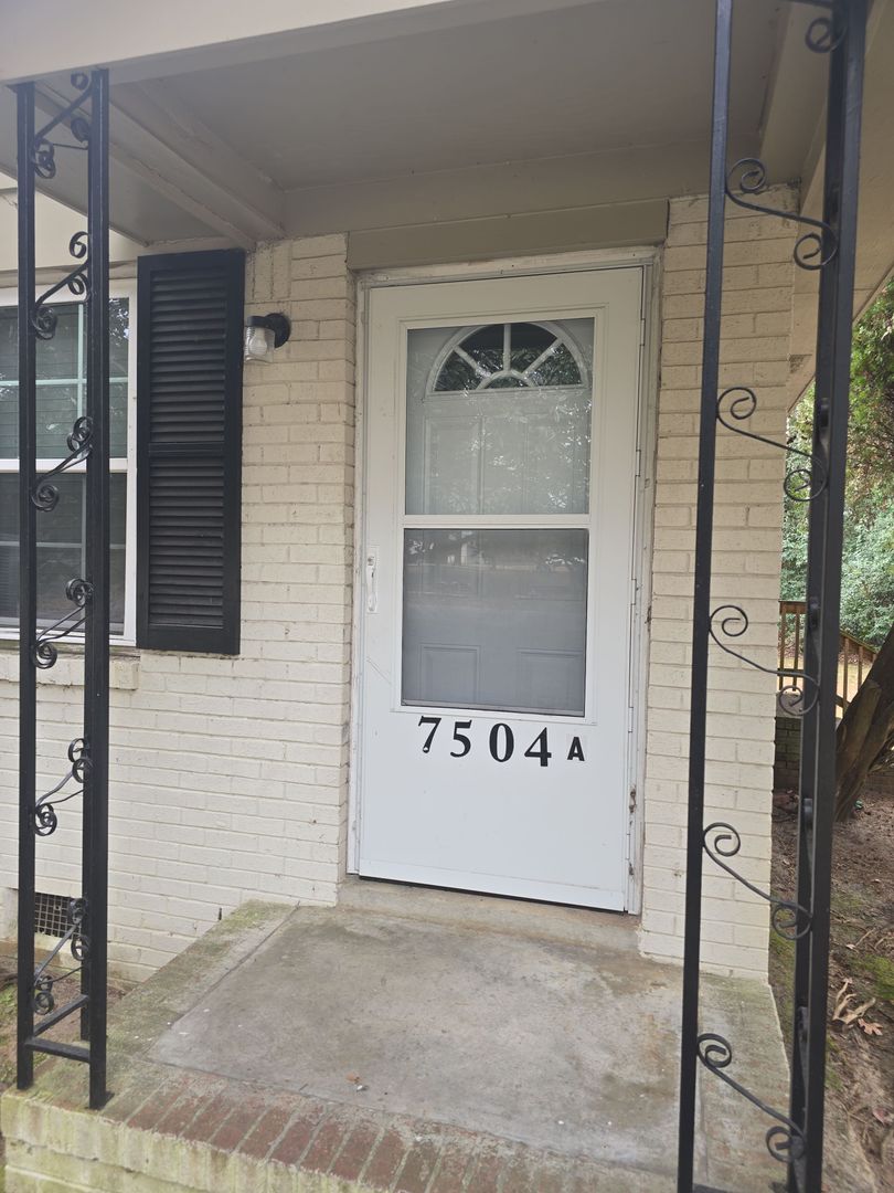 Columbia Condo: 7504 A Shiran Street