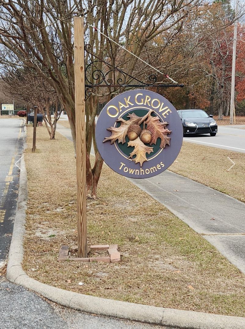 Lexington House: 327 Oak Drive