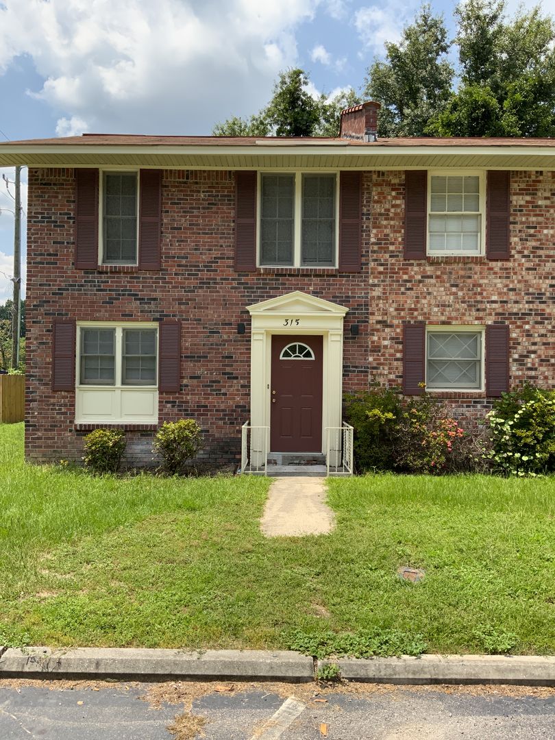 Lexington House: 315 Oak Drive