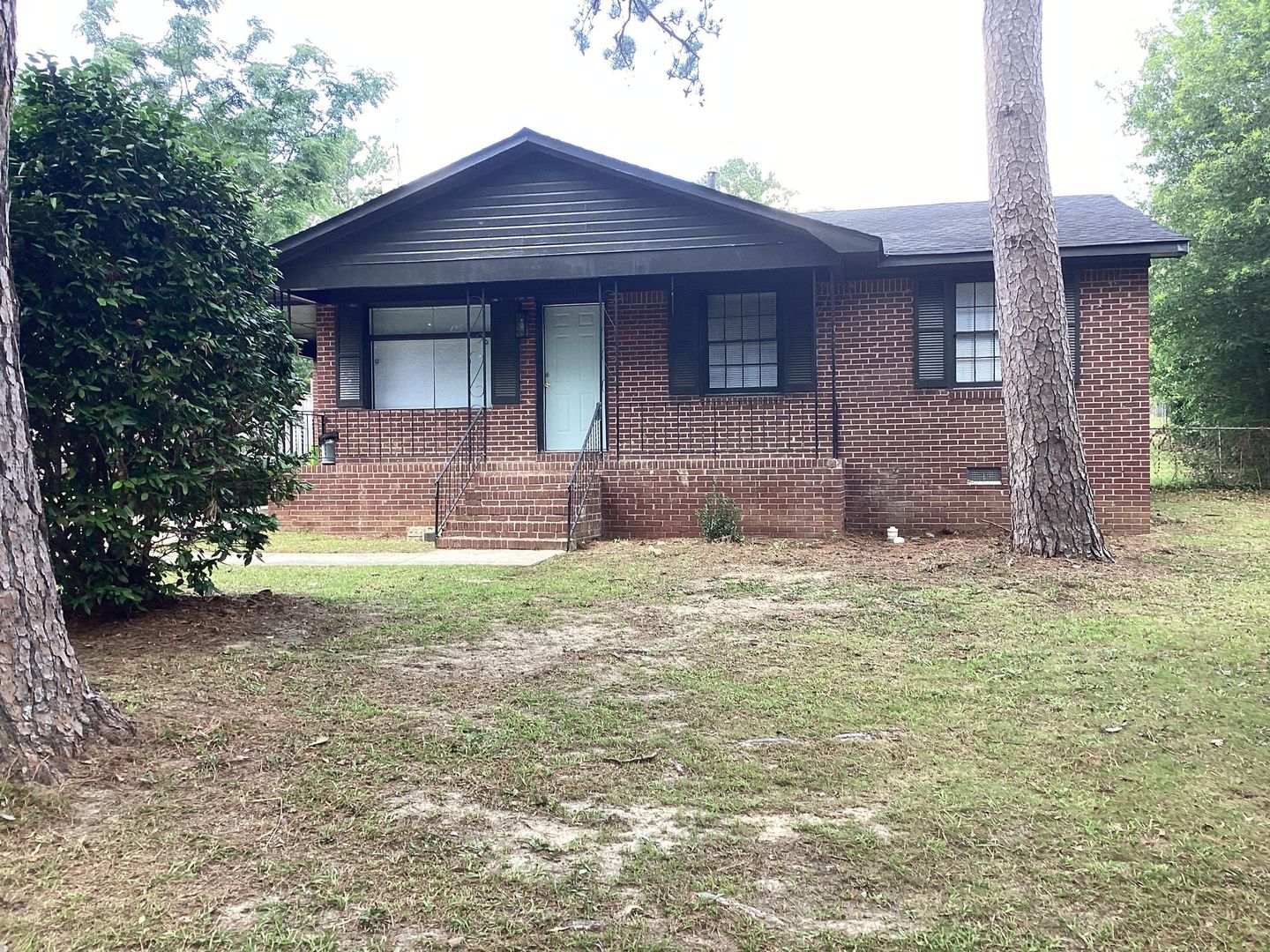 Columbia House: 332 Waterford Drive