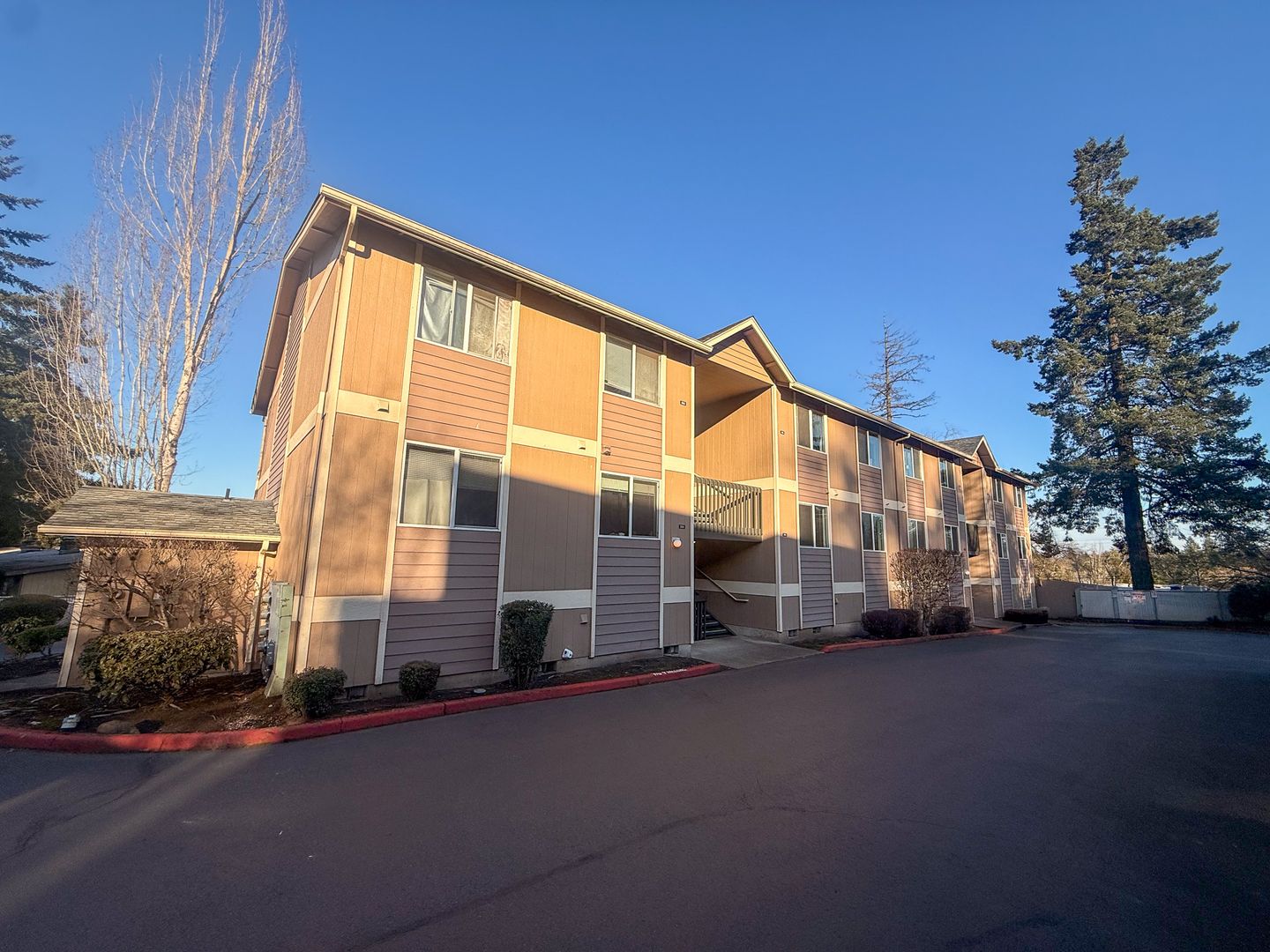 Salem Apartment: 3605-3625 Belle Vista Ct S