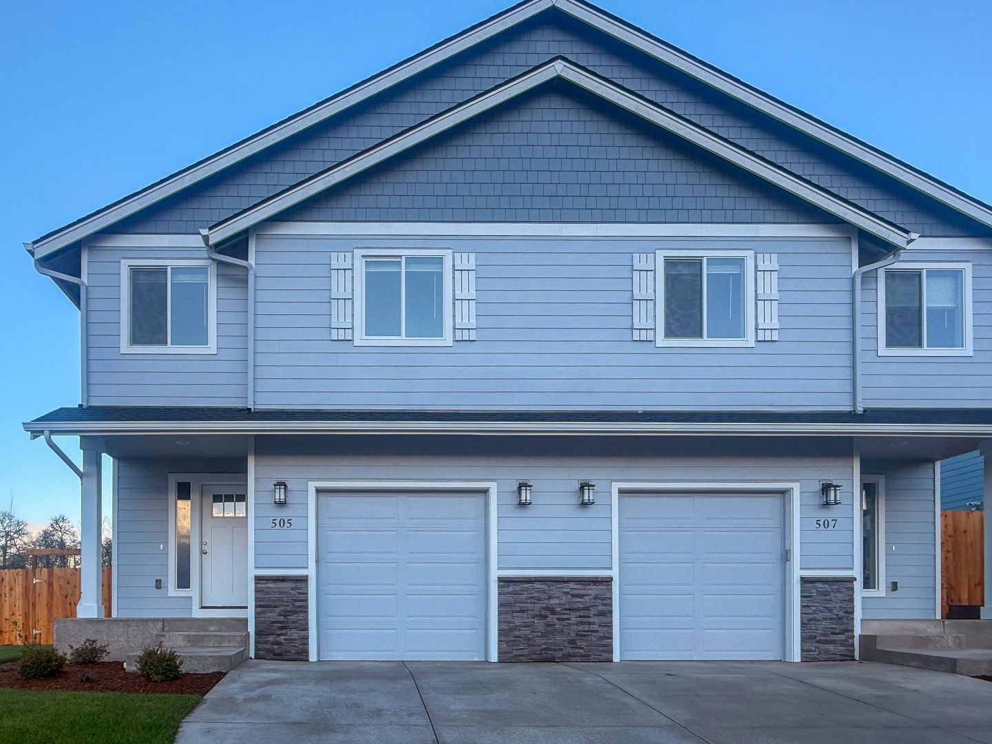 Dallas Apartment: 505-507 NW Hillcrest Dr