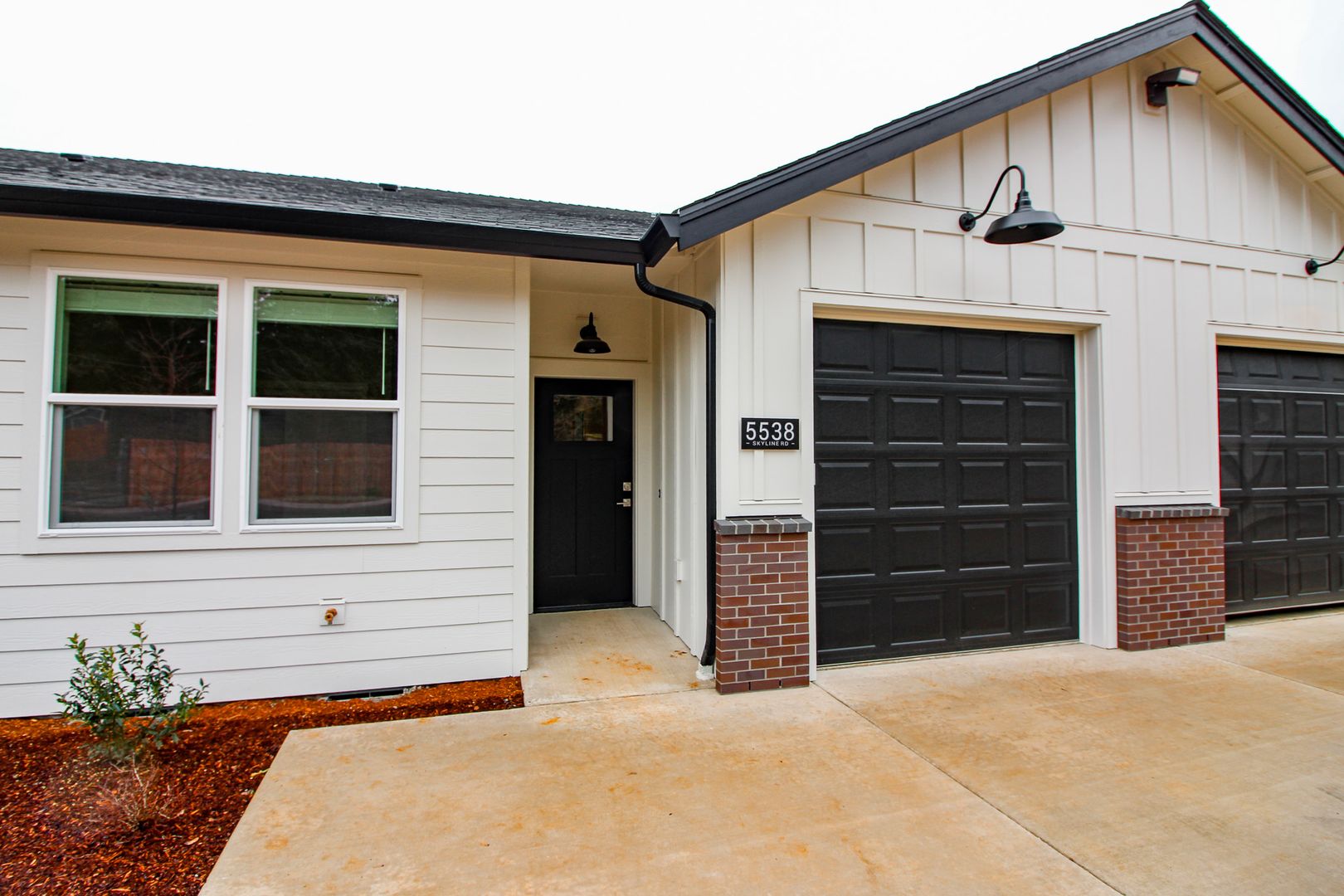 Salem Apartment: 5534-5564 Skyline Rd S