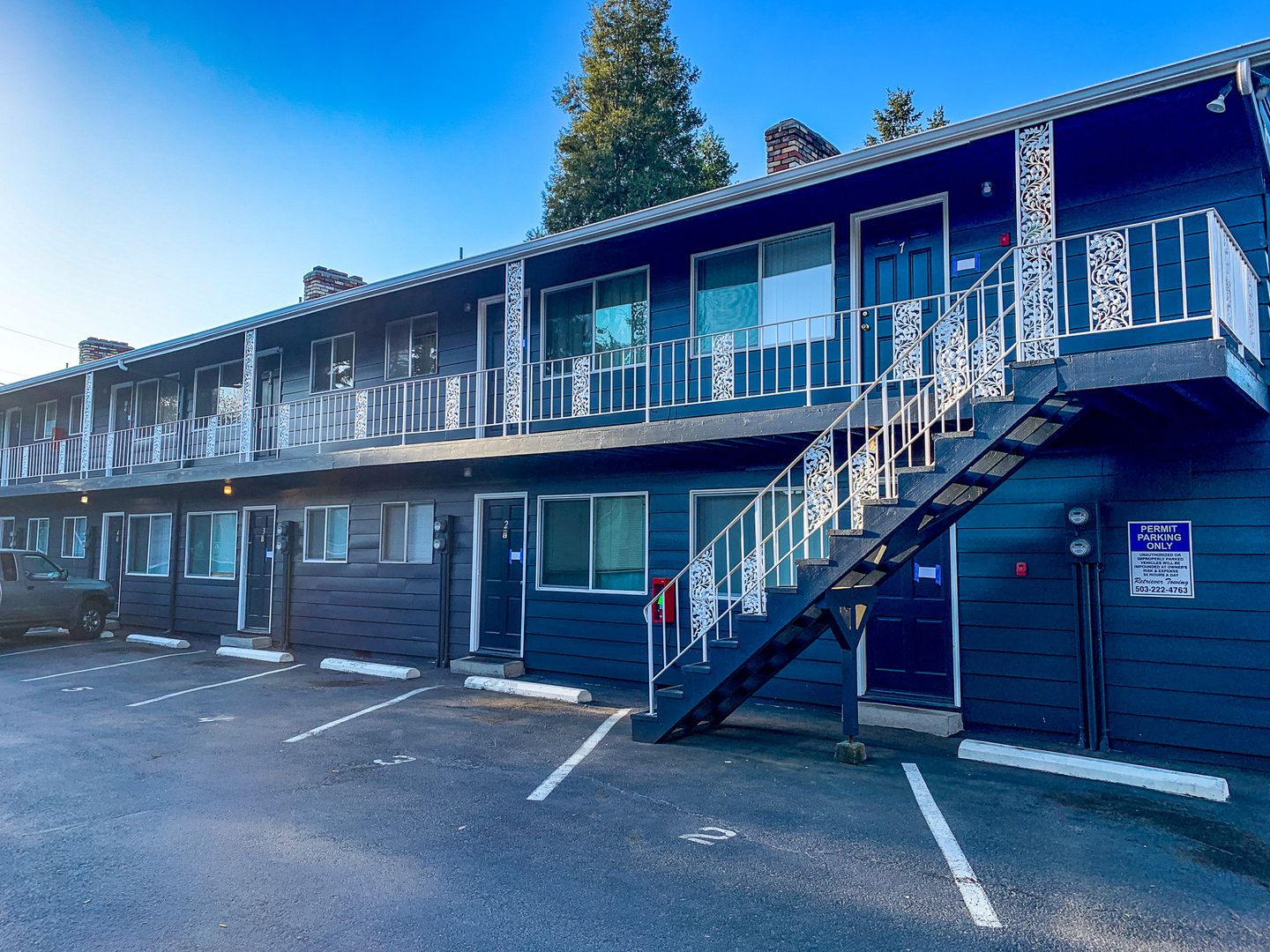 Salem Apartment: 804-808 14th St NE