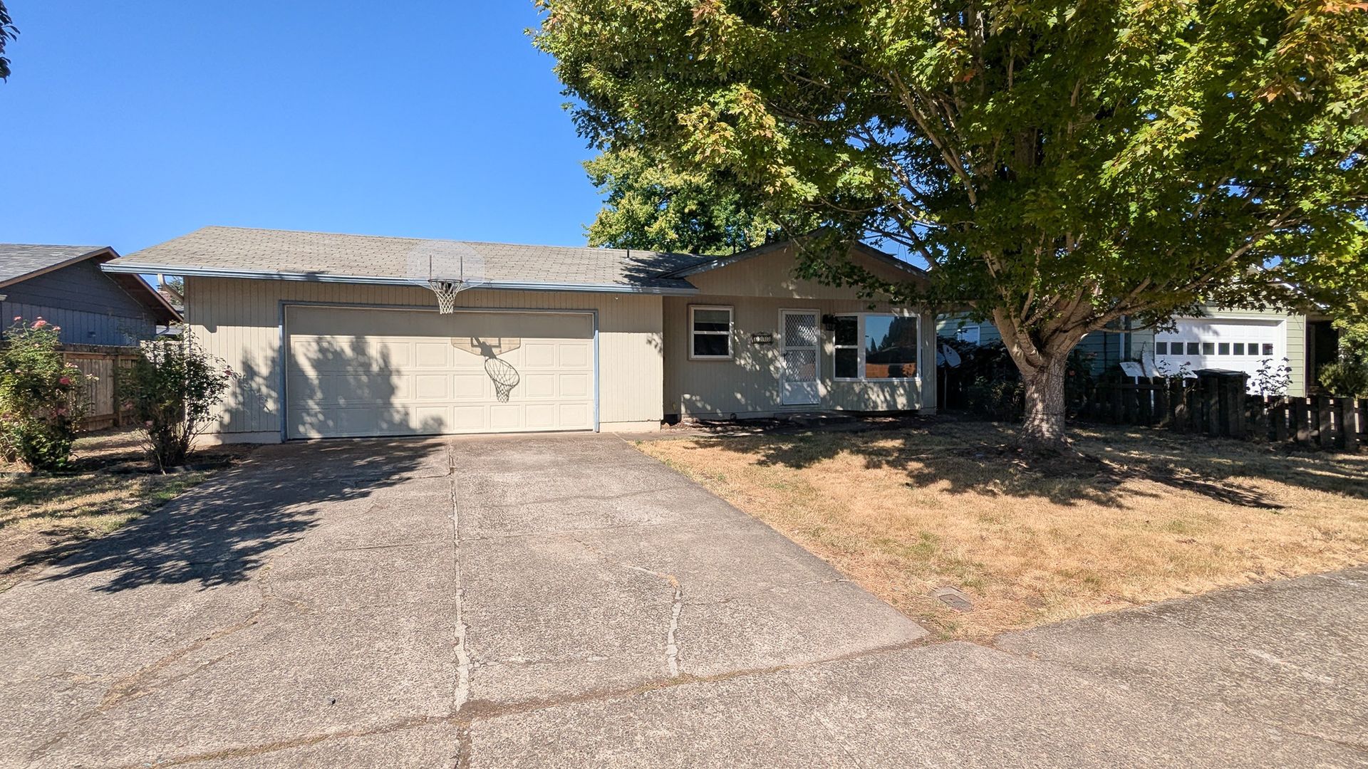 Salem House: 4703 Regal Dr NE