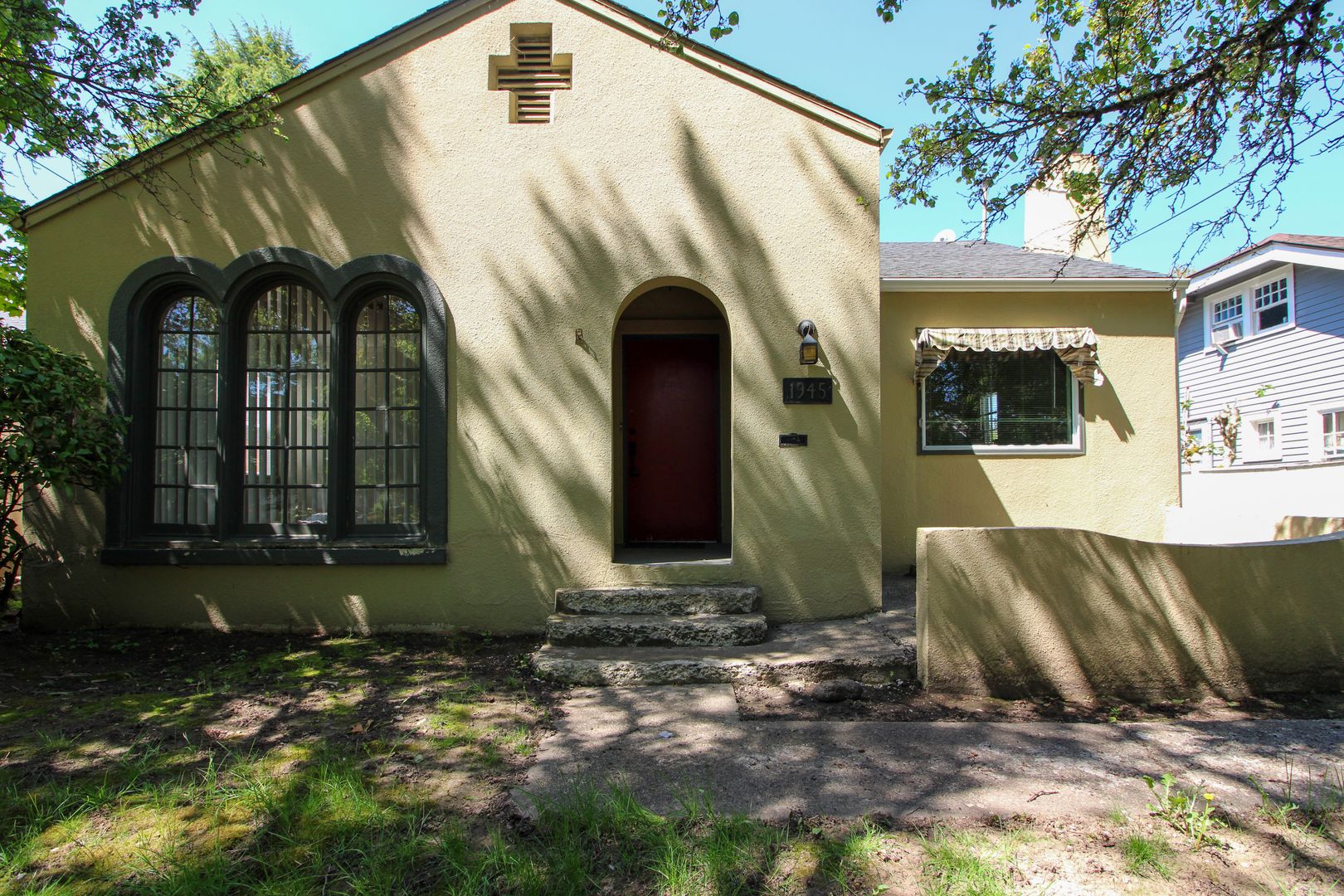 Salem House: 1945 High St SE