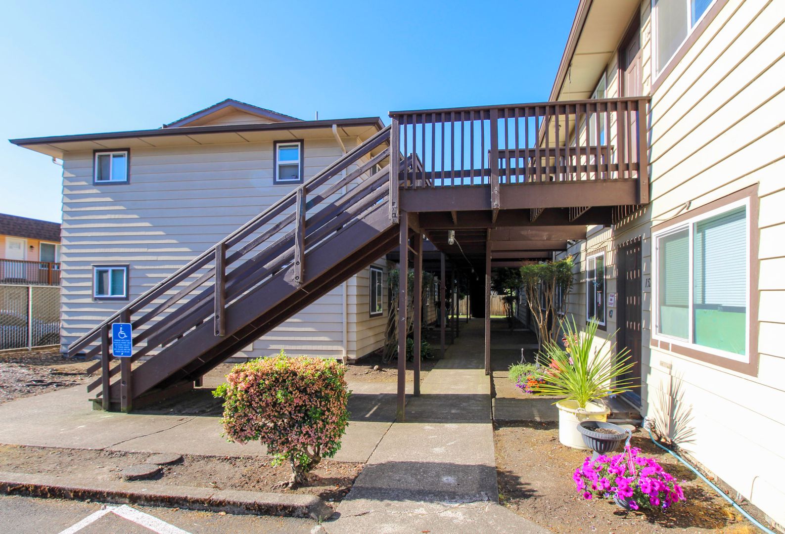 Keizer Apartment: 132-168 Sunset Ave N