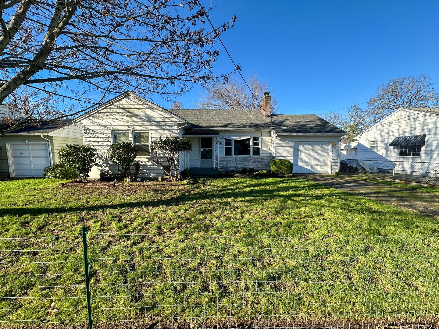 Salem House: 1069 Evergreen Ave NE