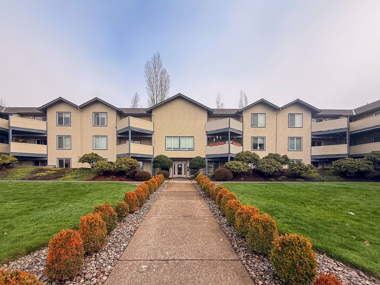 Salem Apartment: 1148 37th Pl NE