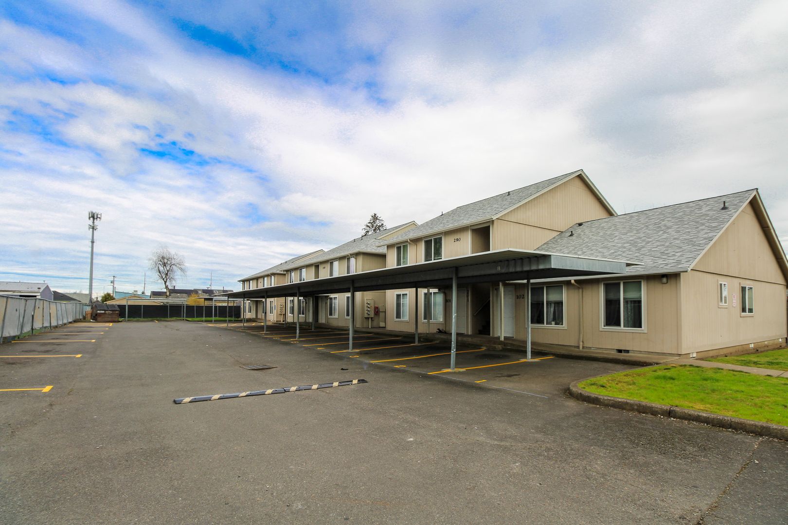 Salem Apartment: 270-290 Mahrt Ln SE