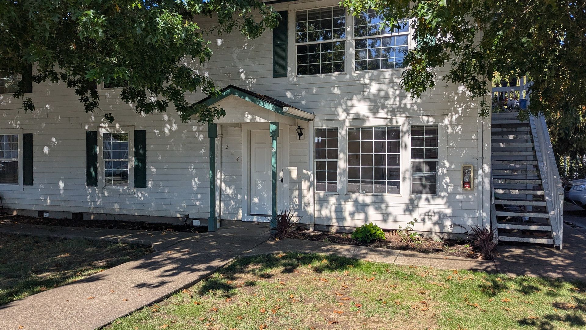 Independence Apartment: 224-254 C St