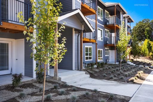 CHOOSE YOUR RENT SPECIAL: FREE First Full Month's Rent With One Year Lease OR $1,000 Visa Gift Card With One Year Lease! ~ Creek’s Edge 5734-305 – photo 1