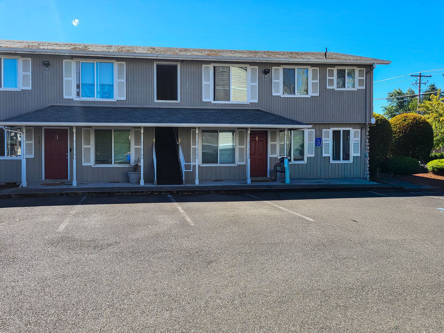Dallas Apartment: 465 E Ellendale Ave