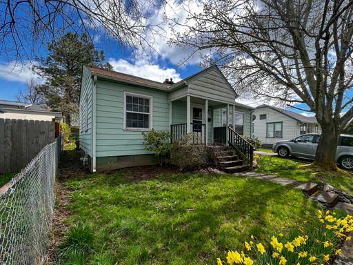 Cozy Single Level Home With Single Car Garage ~ 396 23rd St – photo 1
