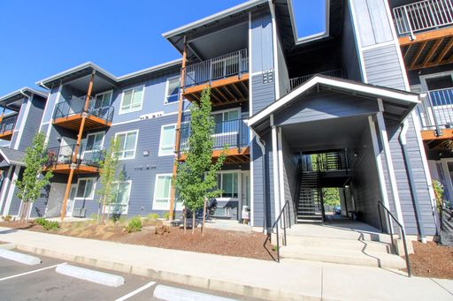 CHOOSE YOUR RENT SPECIAL: FREE First Full Month's Rent With One Year Lease OR $1,000 Visa Gift Card With One Year Lease! ~ Creek’s Edge 5734-307 – photo 1