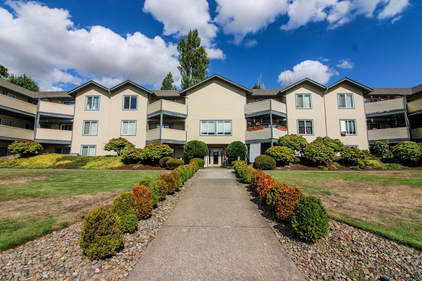 Salem Apartment: 1148 37th Pl NE