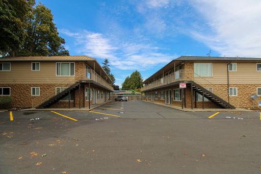 CHOOSE YOUR RENT SPECIAL: First SIX WEEKS FREE Rent With One Year Lease OR 1/2 off Rent for First THREE Full Months With One Year Lease! ~ Front St #1B – photo 1