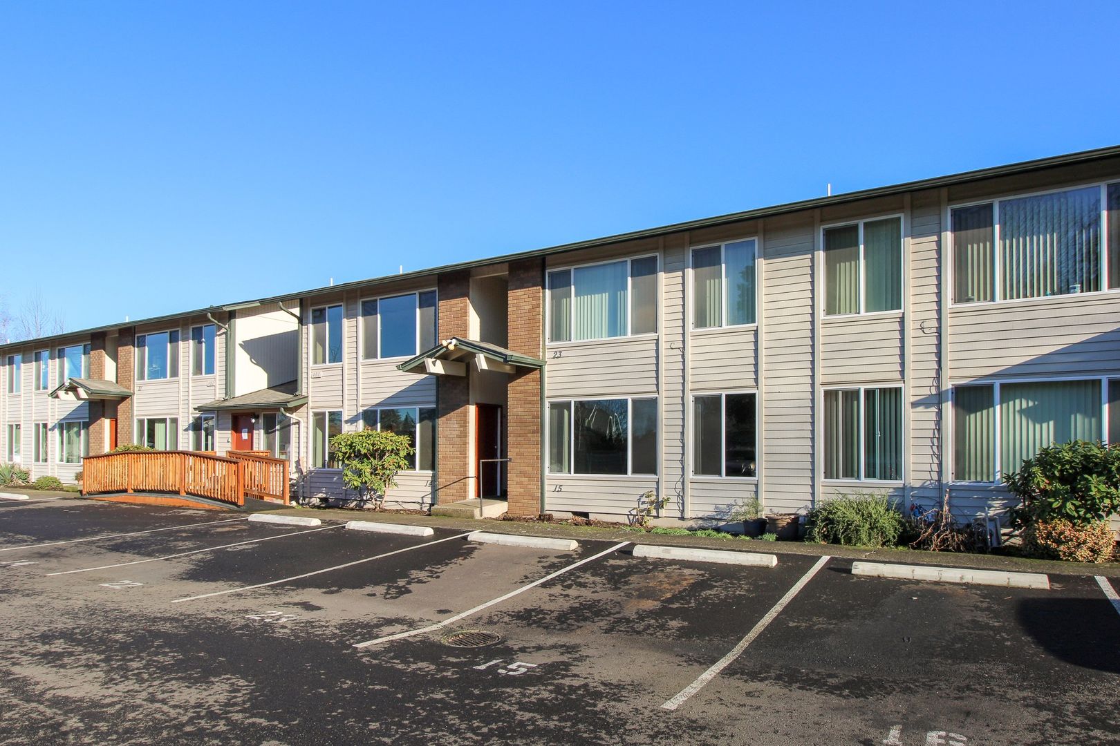 Salem Apartment: 470-488 24th St NE