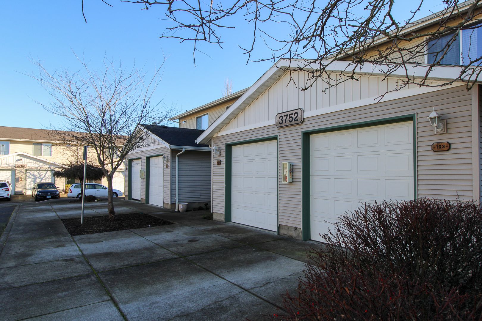 Salem Apartment: 3750-3762 Amber St NE