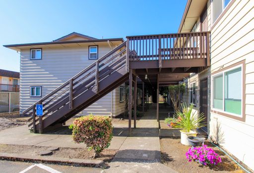 CHOOSE YOUR RENT SPECIAL: First SIX WEEKS FREE Rent With One Year Lease OR 1/2 off Rent for First THREE Full Months With One Year Lease! ~ Holly Court 158 – photo 1