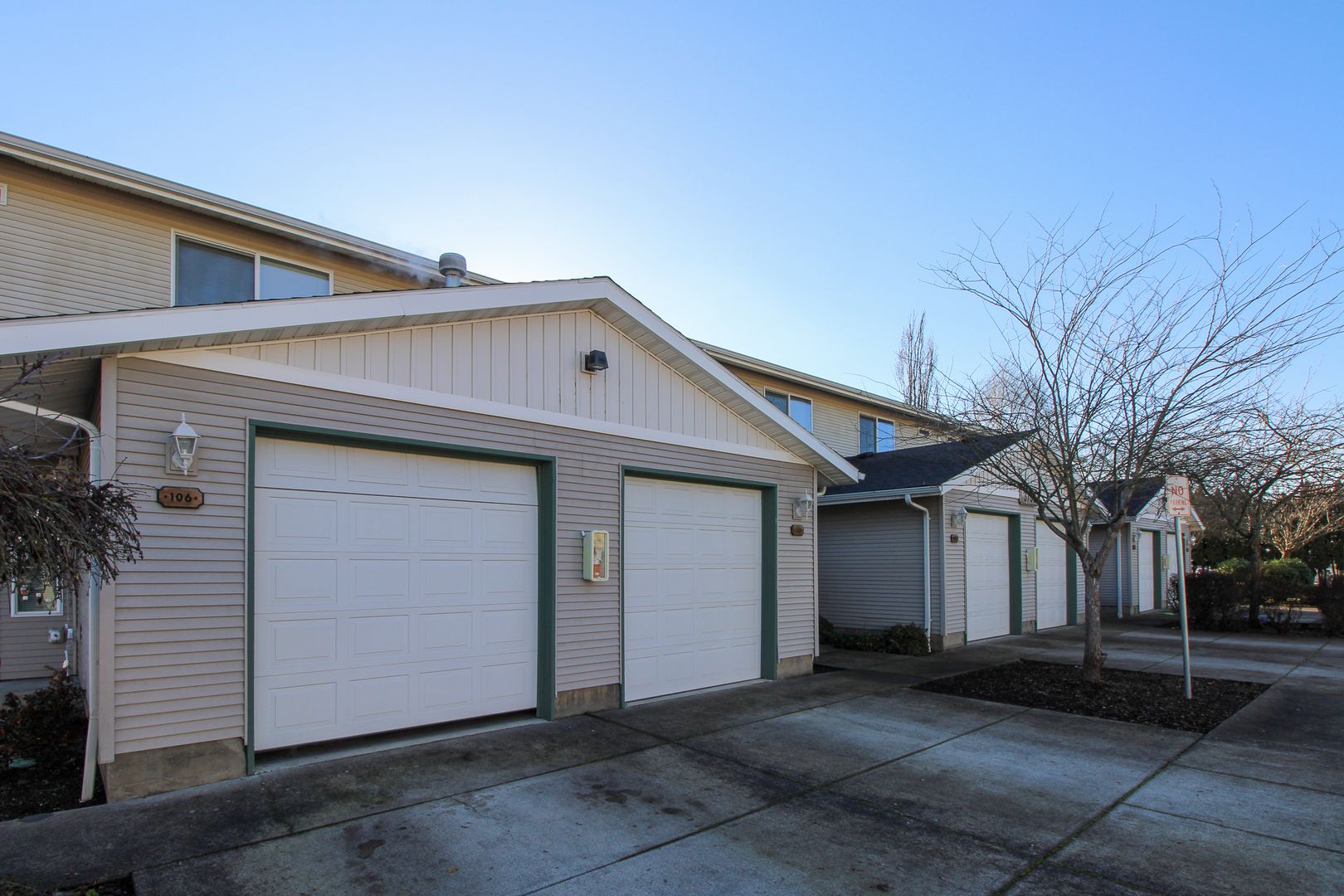 Salem Apartment: 3750-3762 Amber St NE