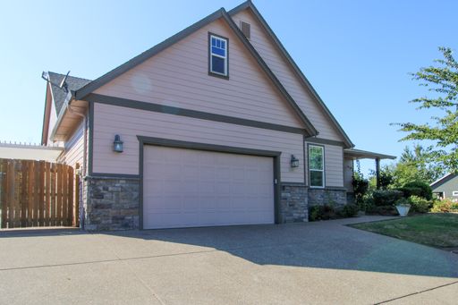 West Salem Single Level Home with Fenced Backyard ~ Kurt 3091 – photo 1
